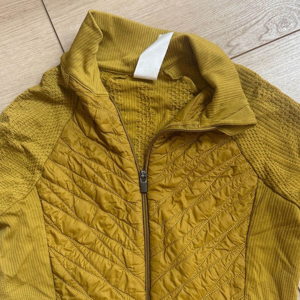 Athleta Flurry Force insulated jacket. EUC SZ SMALL. Worn once! Palo verde Gold - Picture 3 of 8